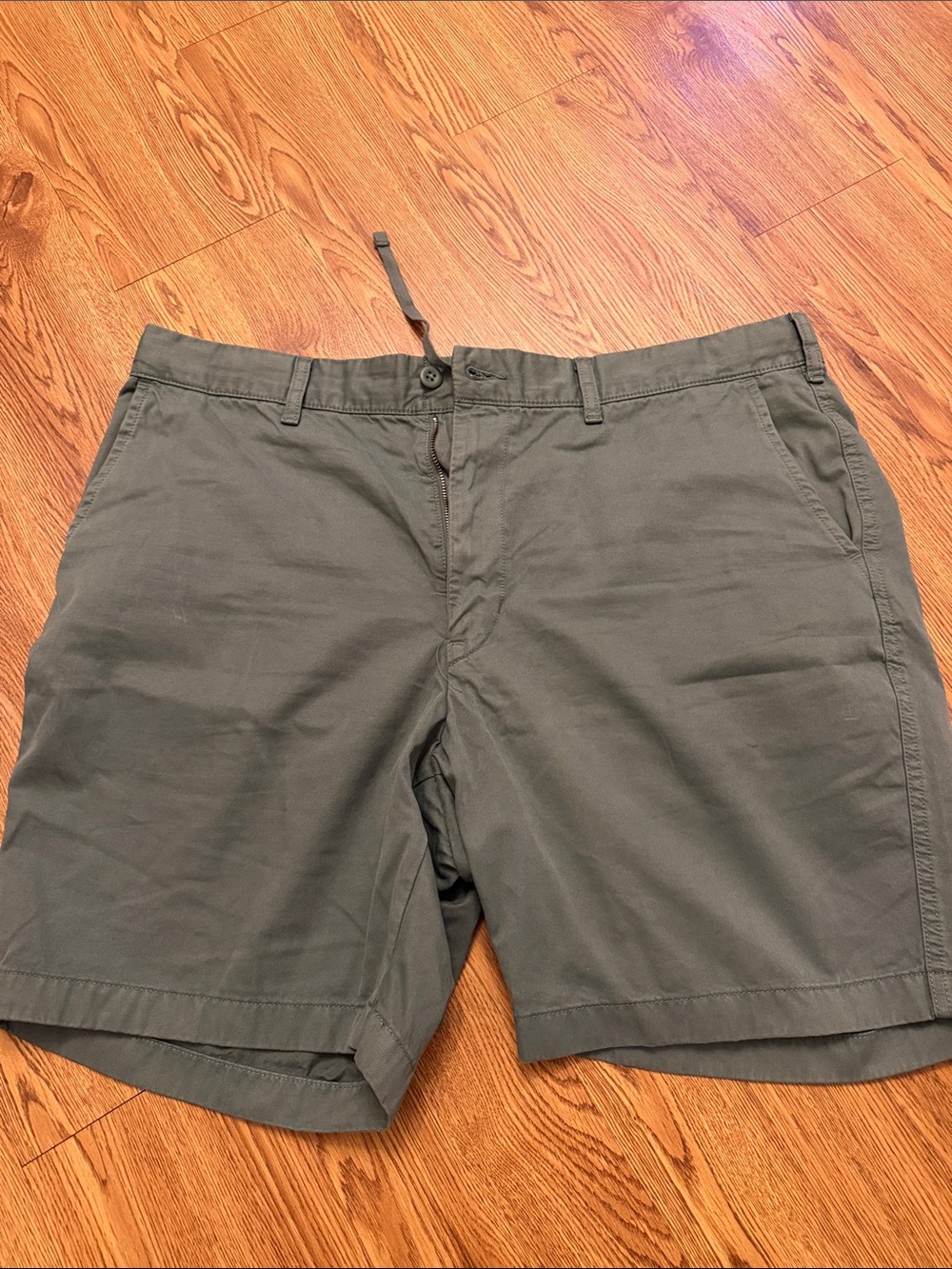 Uniqlo Men's Olive Green Flat-Front Shorts